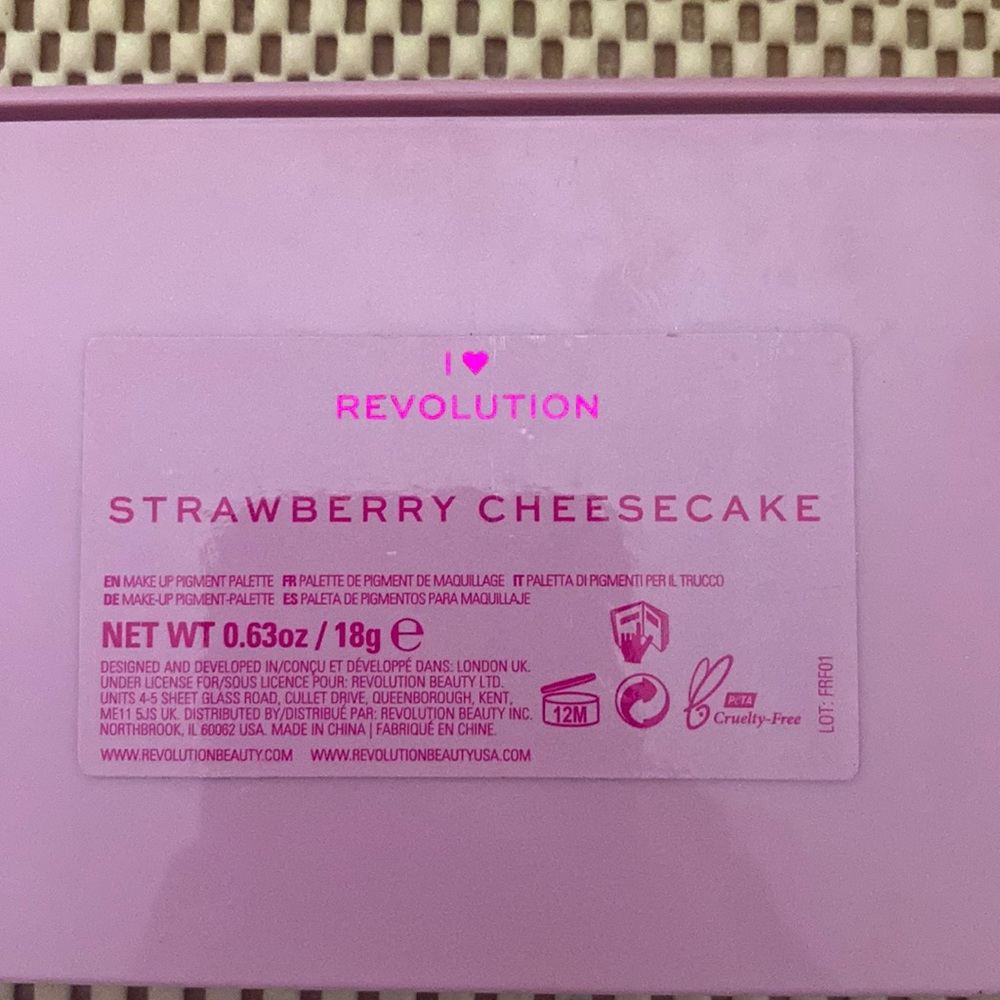 Makeup Revolution Shadow Palette - Picture 3 of 3